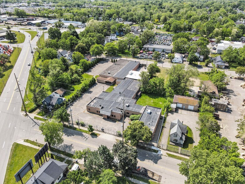 More Photos Of 1206 E Crosstown Pky, Kalamazoo Manufacturing For Lease