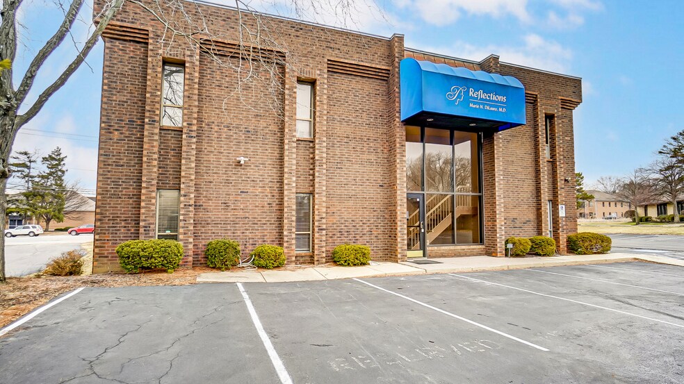More Photos Of 47 E Wilson Bridge Rd, Columbus Office For Lease