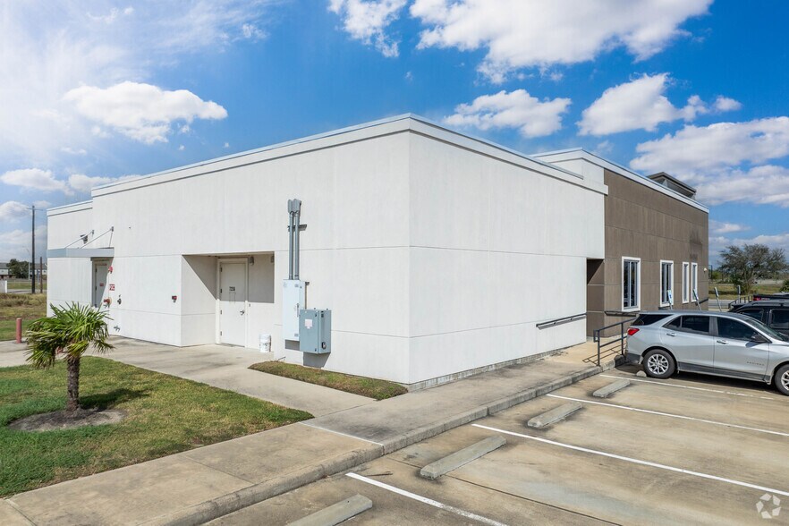 More Photos Of 7236 Medical Center Dr, Texas City Medical For Lease
