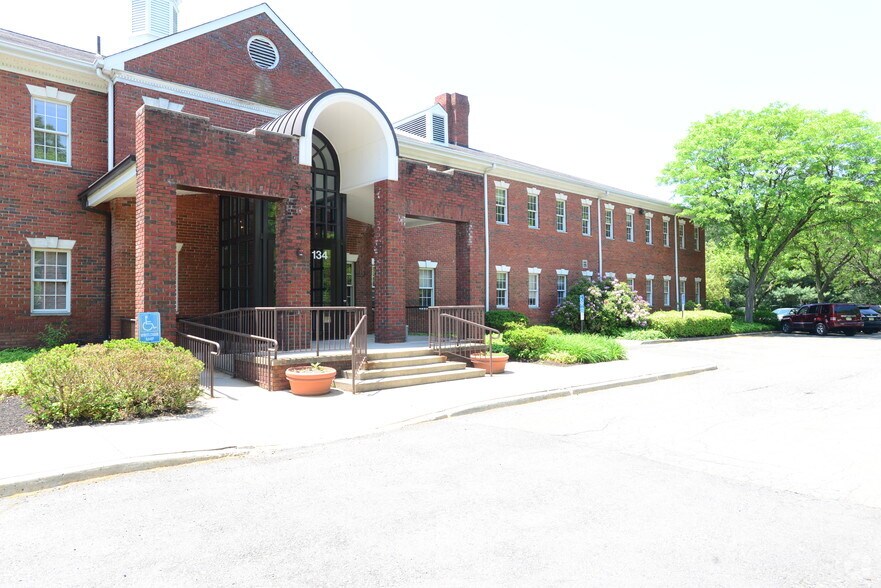 More Photos Of 134 Franklin Corner Rd, Lawrenceville Office For Sale