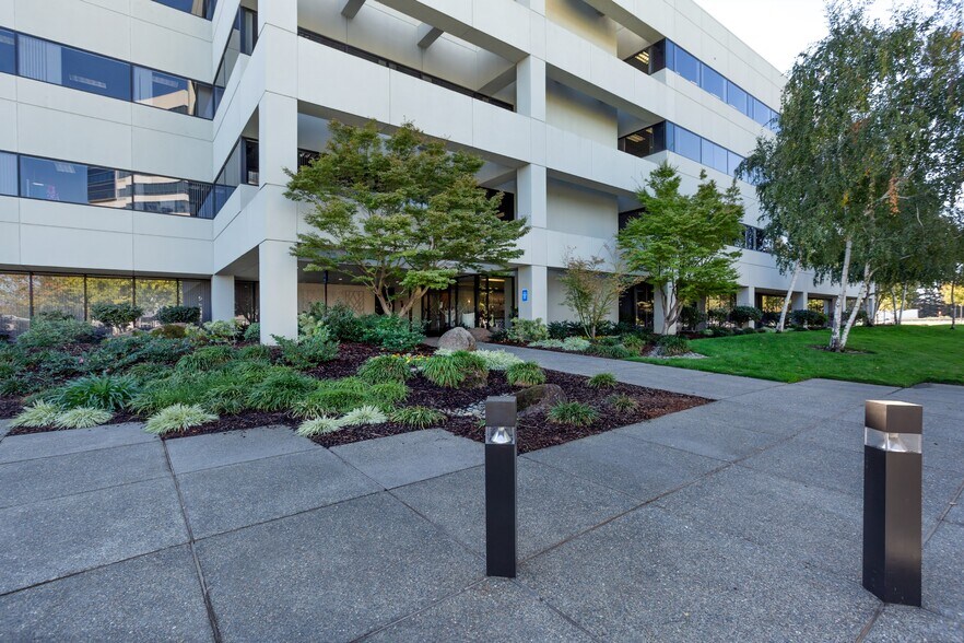 More Photos Of 2535 Capitol Oaks Dr, Sacramento Office For Lease