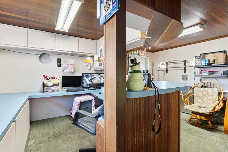 More Photos Of 1006 W Burleigh Blvd, Tavares General Retail For Sale