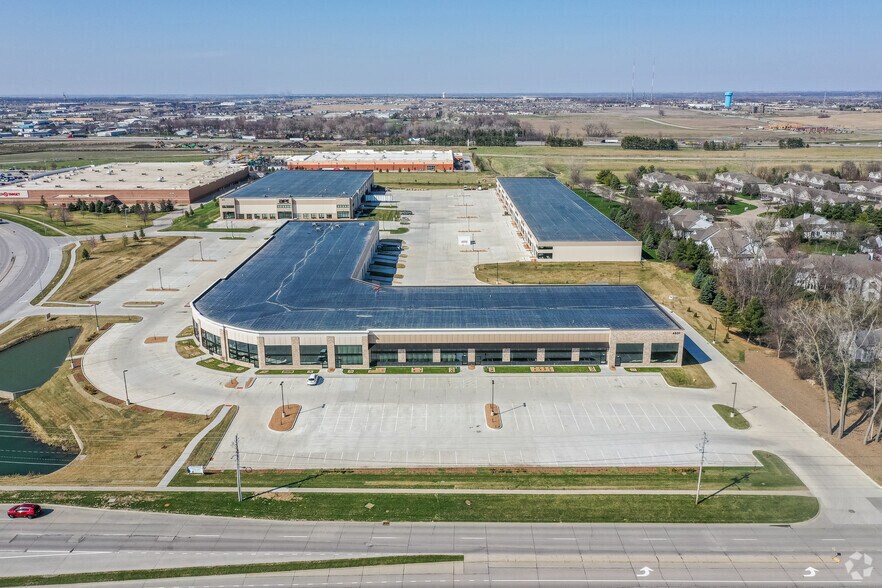 More Photos Of 4701 NW Urbandale Dr, Urbandale Light Distribution For Lease