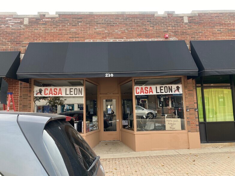 More Photos Of 208-212 Main St, West Chicago General Retail For Sale