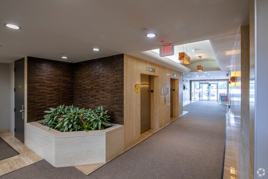 More Photos Of 700 Dorval Dr, Oakville Unknown For Lease