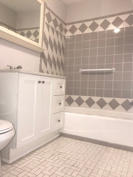 More Photos Of 2306 West St, Union City Auto Repair For Lease