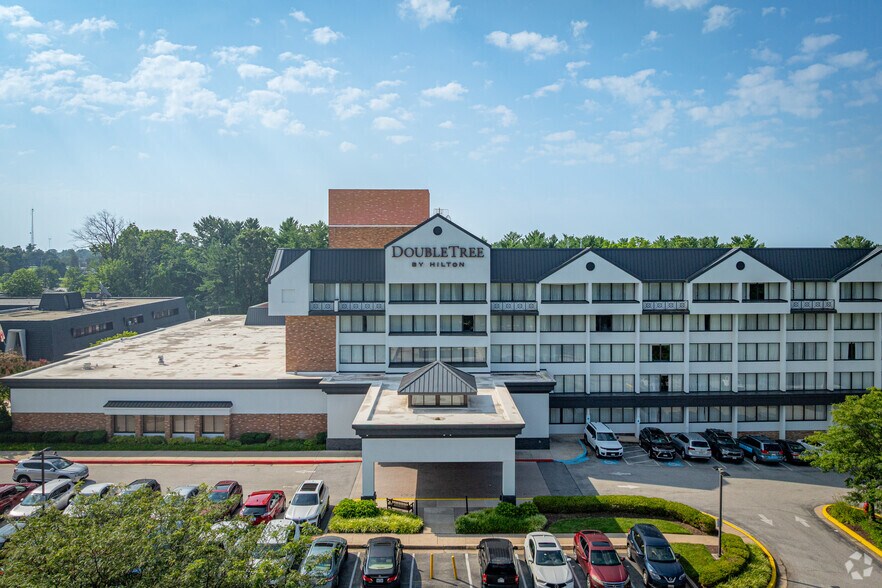 More Photos Of 1726 Reisterstown Rd, Pikesville Hotel For Lease