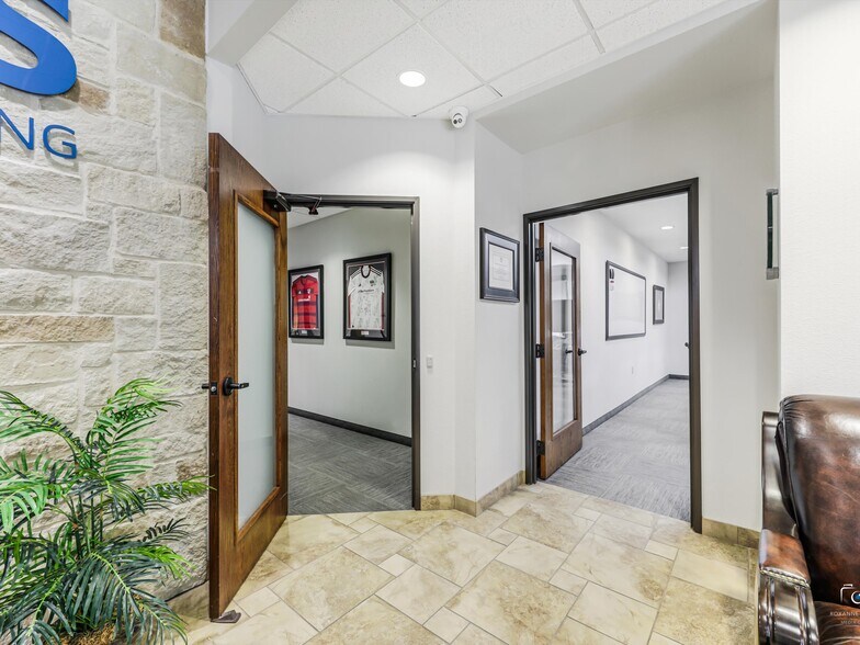 More Photos Of 765 Custer Rd, Plano Office For Sale