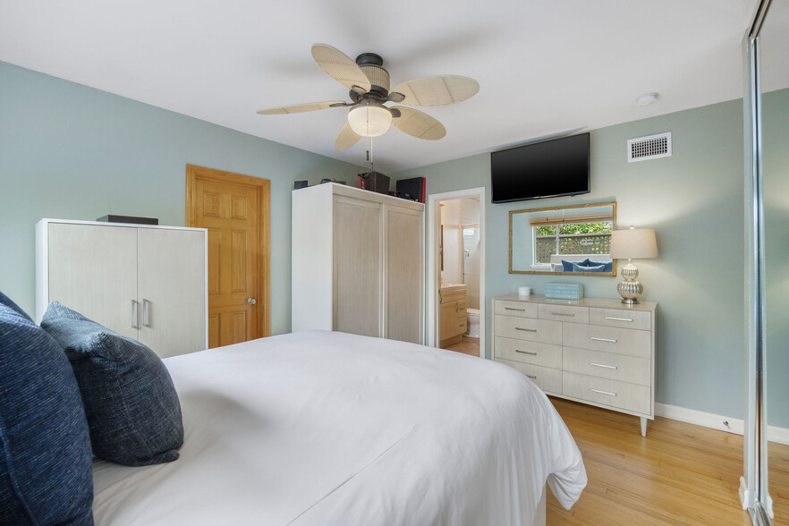 More Photos Of 1817 Euclid St, Santa Monica Apartments For Sale