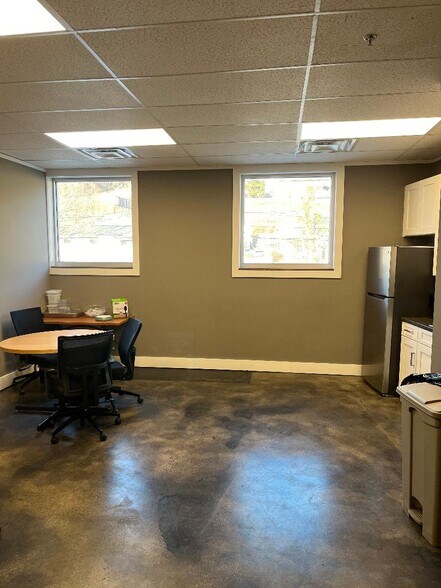 More Photos Of 1537-1545 Hansford St, Charleston Light Distribution For Lease