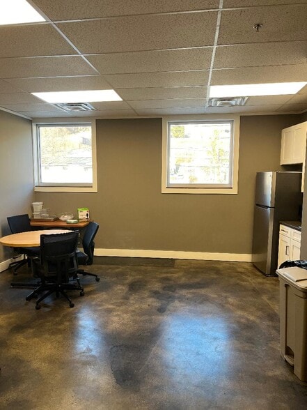 More Photos Of 1545 Hansford St, Charleston Light Distribution For Sale