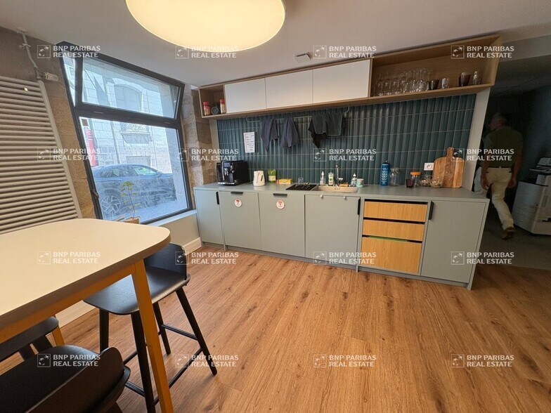 More Photos Of , Nantes Office For Sale