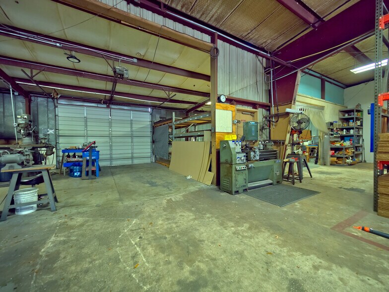 More Photos Of 1451 E Jefferson St, Brooksville Flex For Lease