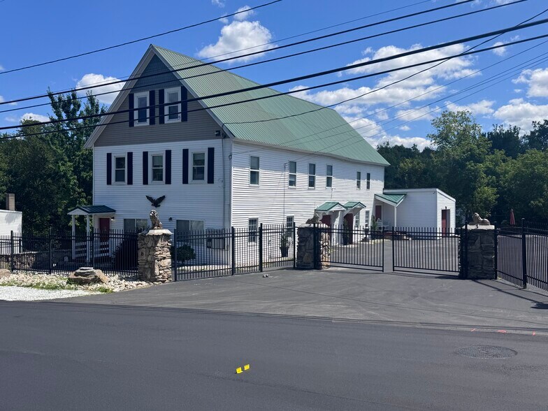 More Photos Of 16 Concord Hill Rd, Pittsfield Office For Sale