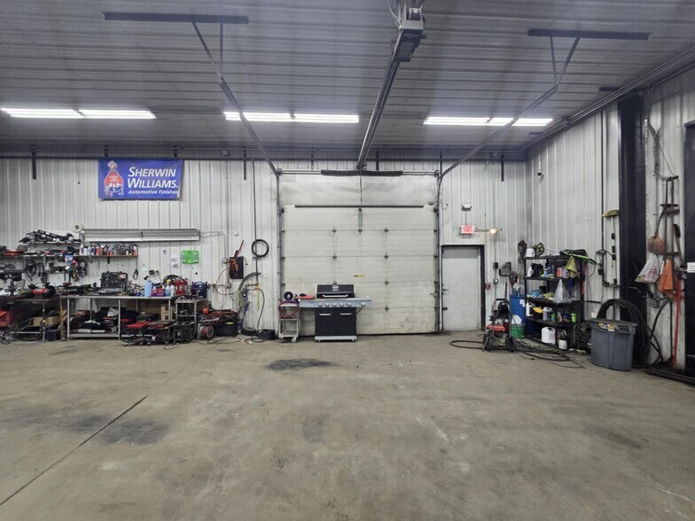 More Photos Of 16600 Crawford Ave, Country Club Hills Warehouse For Lease