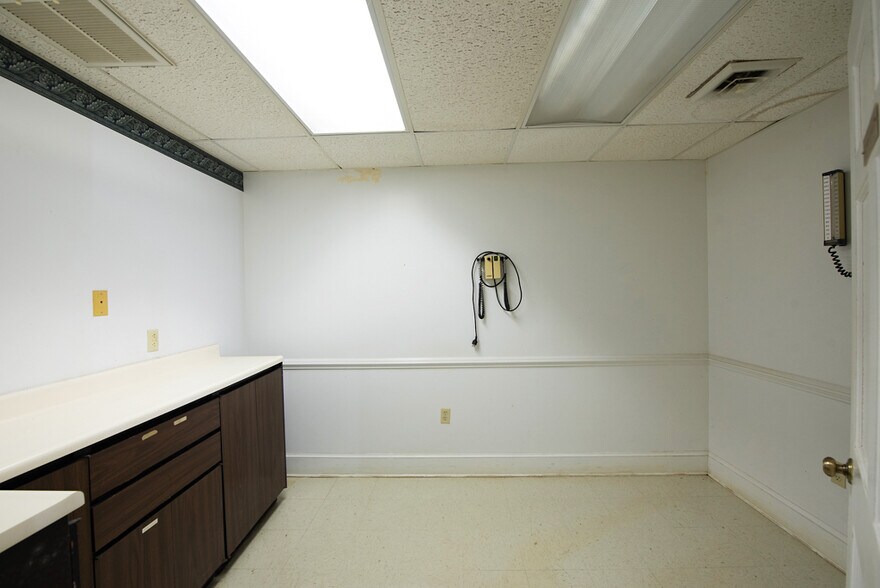 More Photos Of 493 Main St, Warsaw Medical For Sale