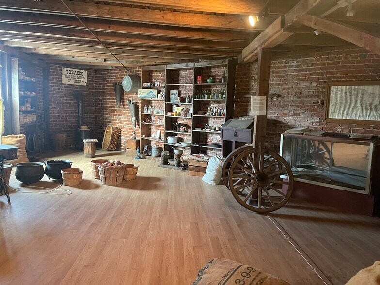 More Photos Of 306 W Main St, South Hill Flex For Lease