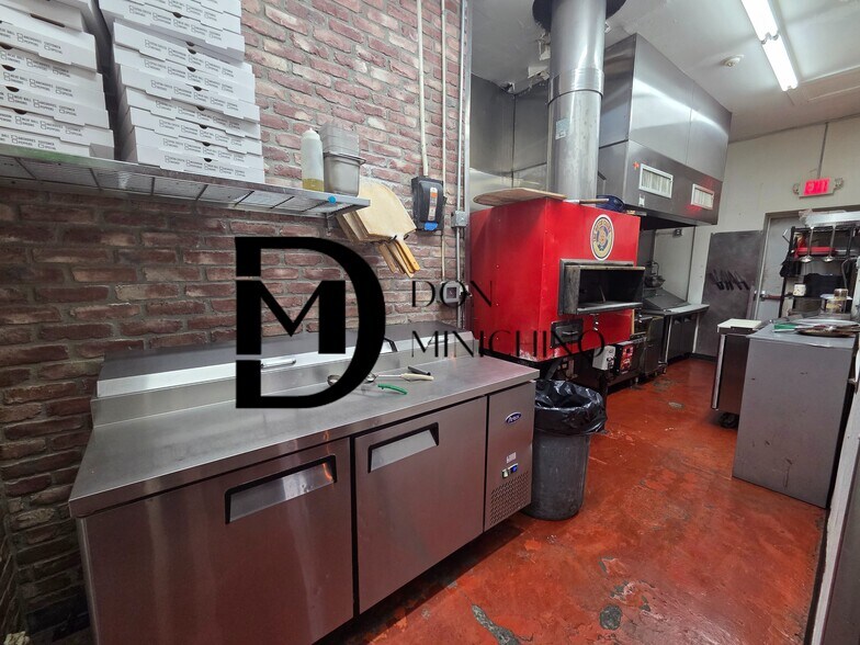 More Photos Of 85 Main St, Poughkeepsie Bar For Sale