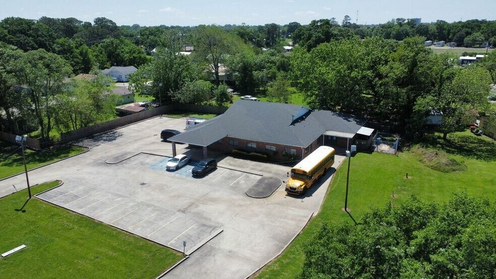 More Photos Of 910 Martin Luther King Jr Dr, Lafayette Medical For Sale