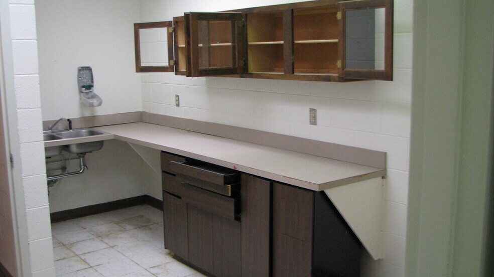 More Photos Of 901 Industrial Park Rd, Brush Warehouse For Sale