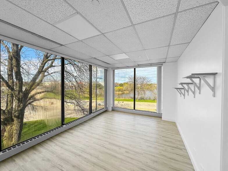 More Photos Of 62 Orland Square Dr, Orland Park Office For Sale