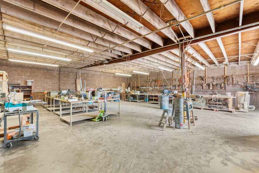 More Photos Of 491 W Rialto Ave, Rialto Manufacturing For Sale