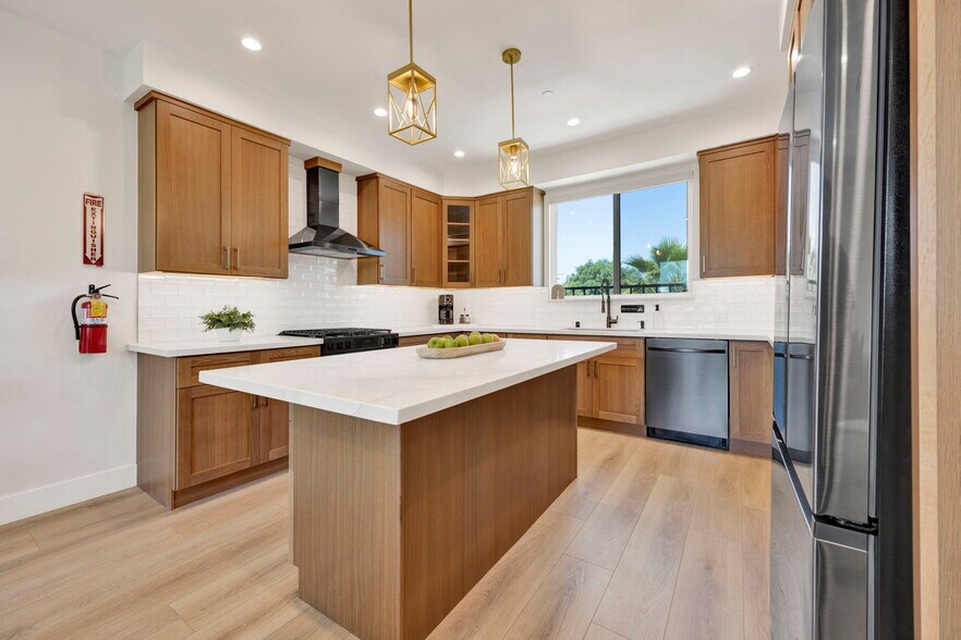 More Photos Of 7410 Denny Ave, Sun Valley Healthcare For Sale