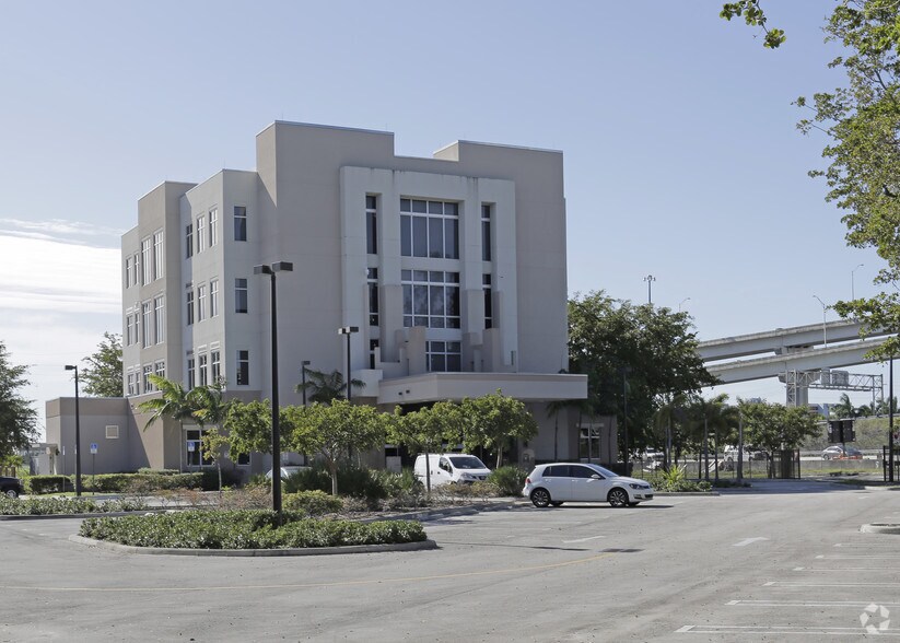 More Photos Of 585 NW 161st St, Miami Medical For Lease