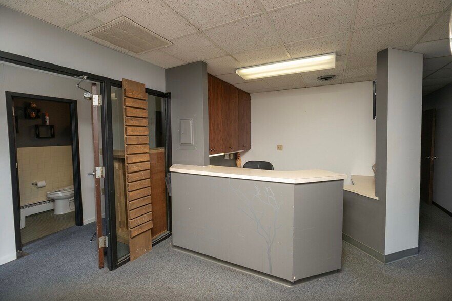 More Photos Of 307 E Center St, Rochester Office For Sale