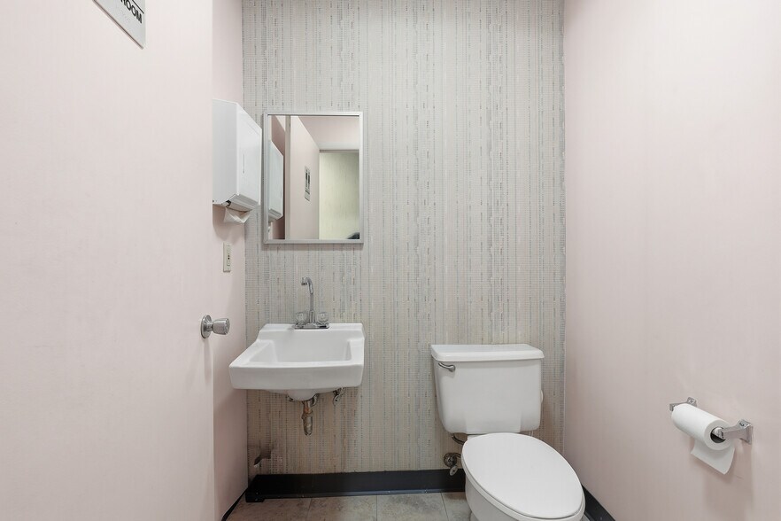 More Photos Of 381 N 9th Ave, Scranton Medical For Sale