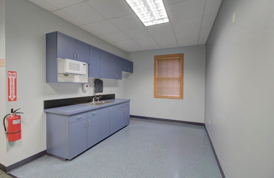 More Photos Of 366 N Portland Way, Galion Medical For Lease