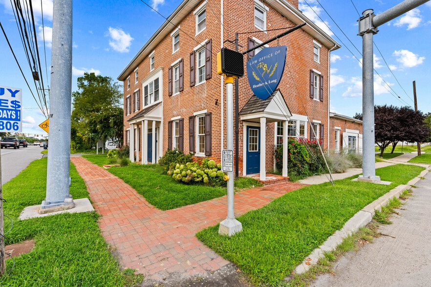 More Photos Of 501 Main St, Odessa Office For Sale