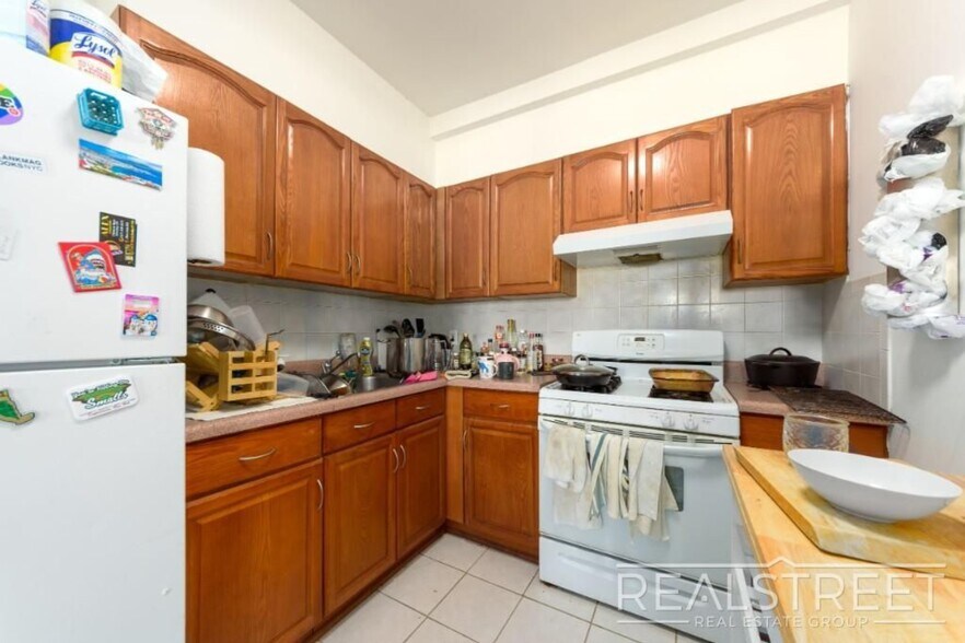 More Photos Of 90 Moore St, Brooklyn Apartments For Sale