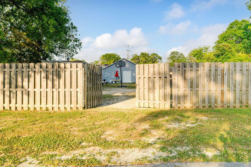More Photos Of 213 S Wright St, Burgaw Daycare Center For Sale