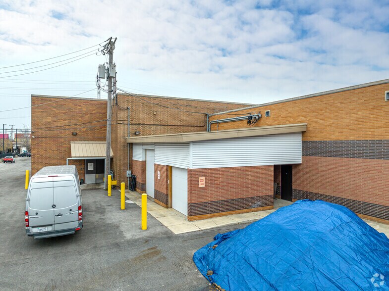 More Photos Of 2504-2548 W Cermak Rd, Chicago Supermarket For Lease
