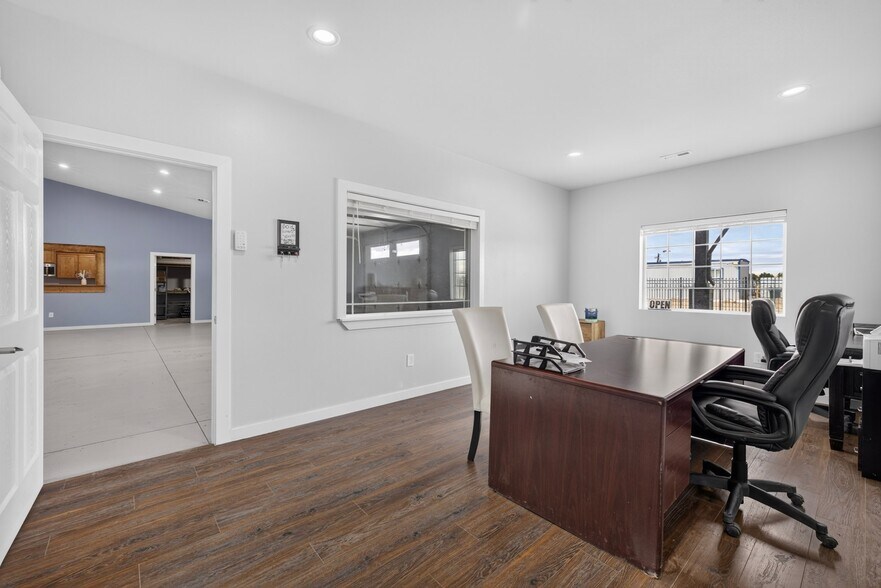 More Photos Of 506 E Stover Rd, Grandview Warehouse For Sale