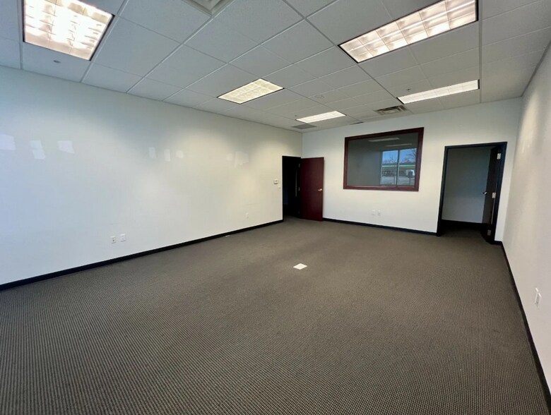 More Photos Of 455 Cayuga Rd, Cheektowaga Office For Lease