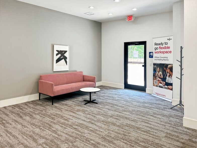 More Photos Of 10163 Fortune Pky, Jacksonville Coworking Space