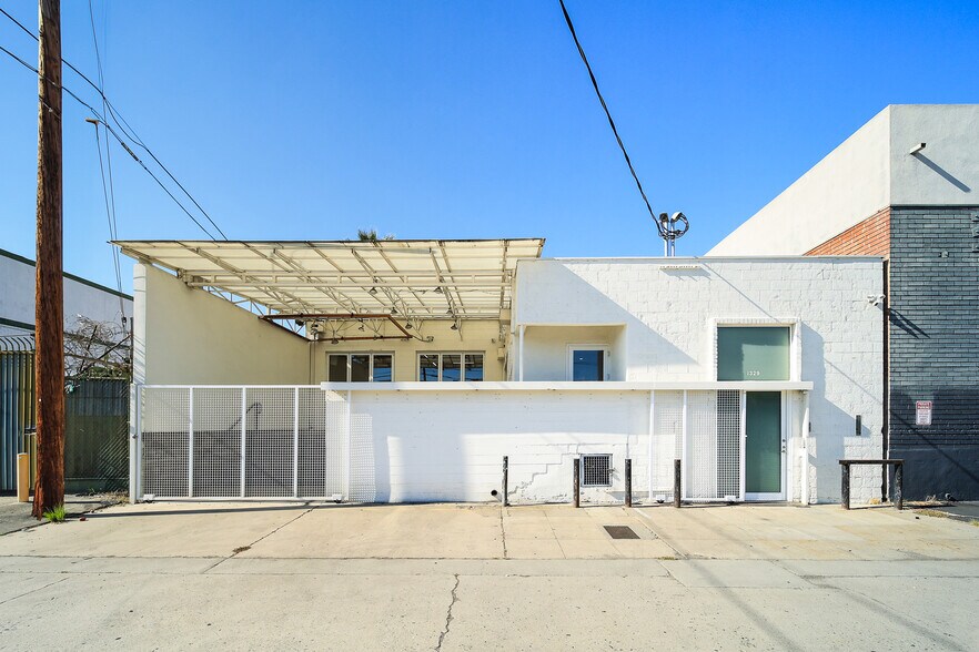 More Photos Of 1329 E 3rd St, Los Angeles Showroom For Sale
