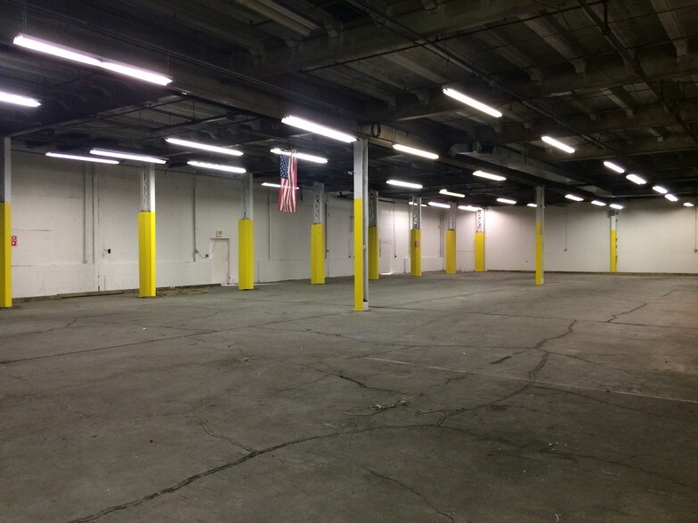 More Photos Of 73 Bridge St, Newburgh Warehouse For Lease