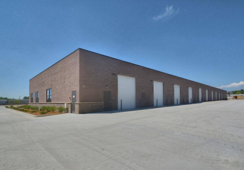 More Photos Of 943-965 E 11th St, Loveland Warehouse For Lease