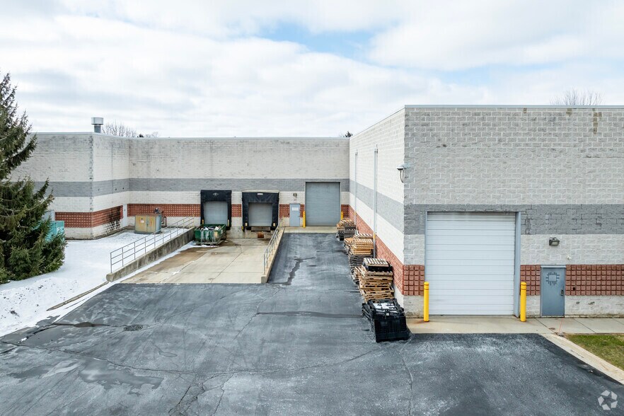 More Photos Of 23227 Commerce Dr, Farmington Warehouse For Sale