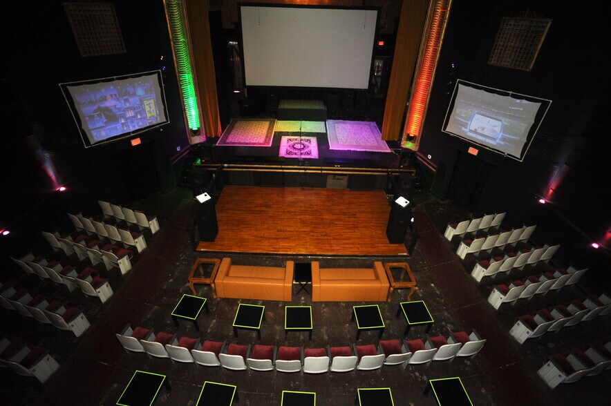 More Photos Of 424 W Main St, Denison Storefront Retail Office For Sale