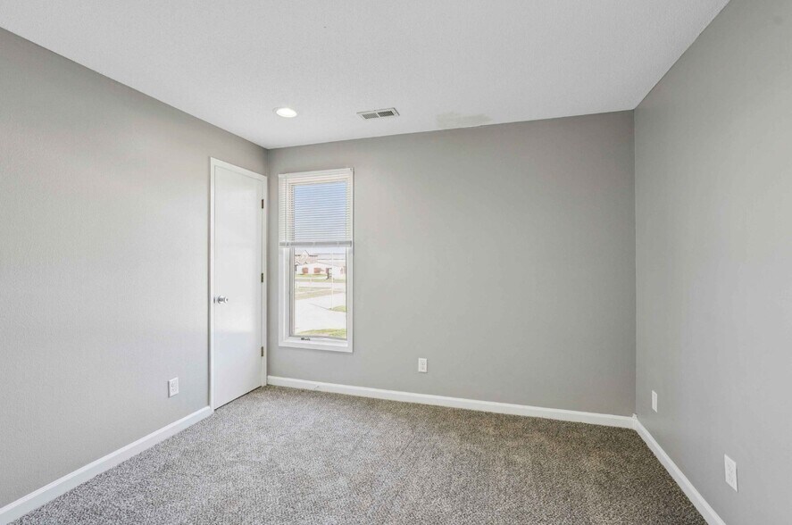 More Photos Of 1011 SE 3rd St, Ankeny Apartments For Sale