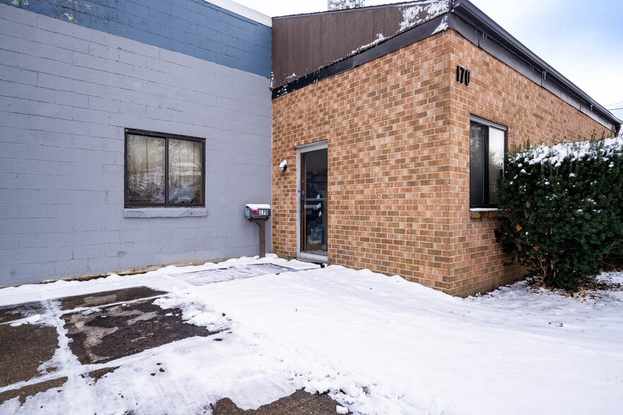 More Photos Of 170 Bennington Dr, Rochester Manufacturing For Lease