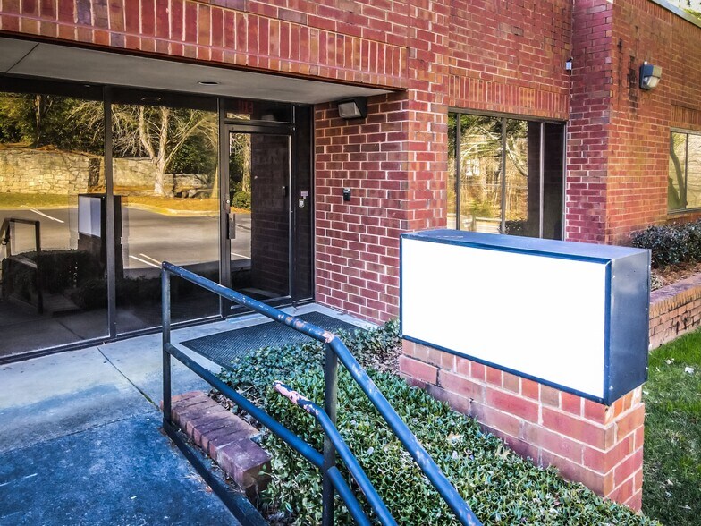More Photos Of 8215 Roswell Rd, Atlanta Office For Lease