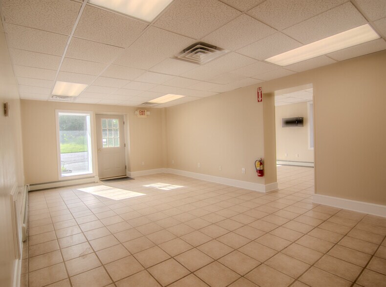 More Photos Of 188 Lake St, Liberty Freestanding For Lease