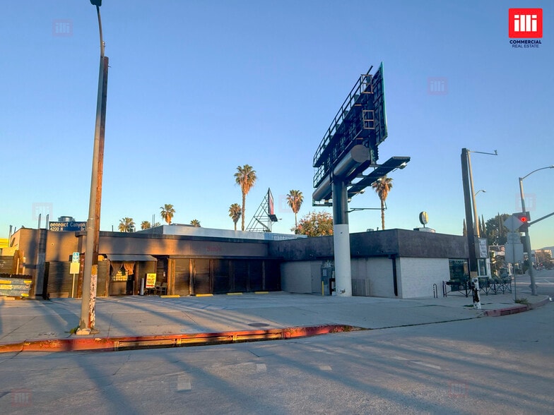 More Photos Of 13702 Ventura Blvd, Sherman Oaks Restaurant For Lease