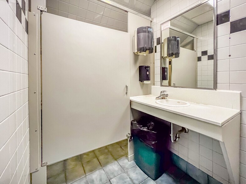 More Photos Of 100 W Maple Ave, Langhorne Restaurant For Sale