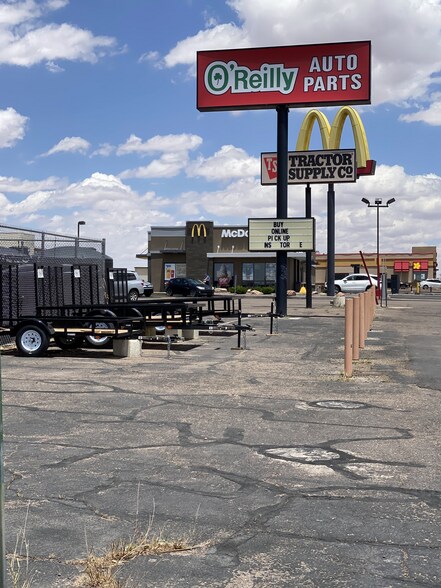 More Photos Of 1501-1531 Navajo Blvd, Holbrook Storefront For Lease